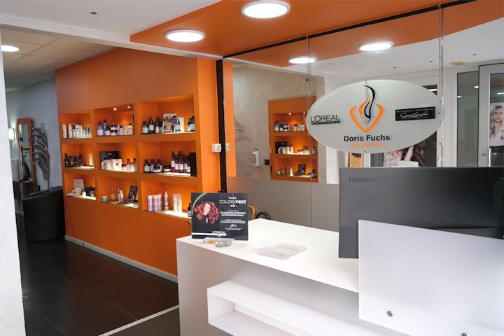 Blick auf den Eingangsbereich des Salons